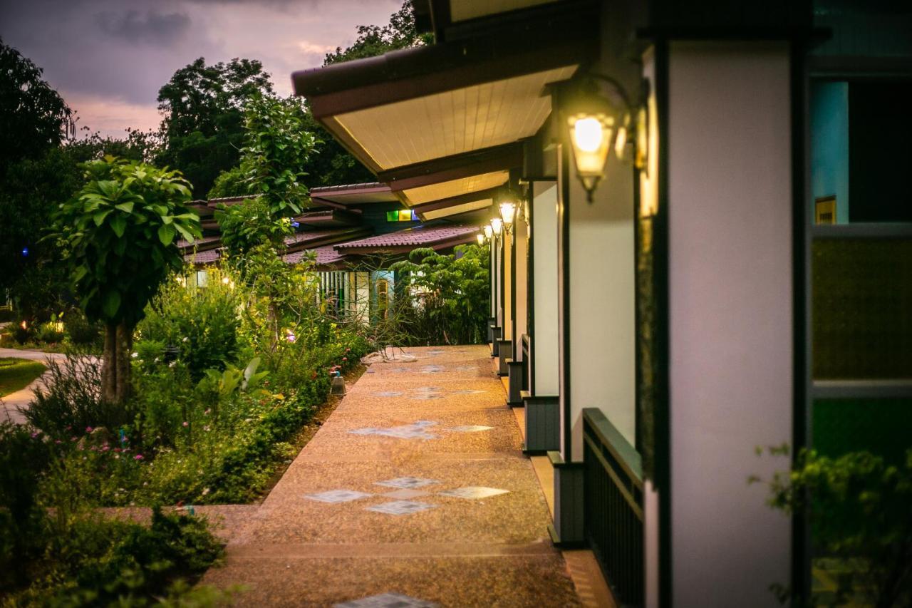 Loft Vintage Chalet Resort Ko Lanta Buitenkant foto