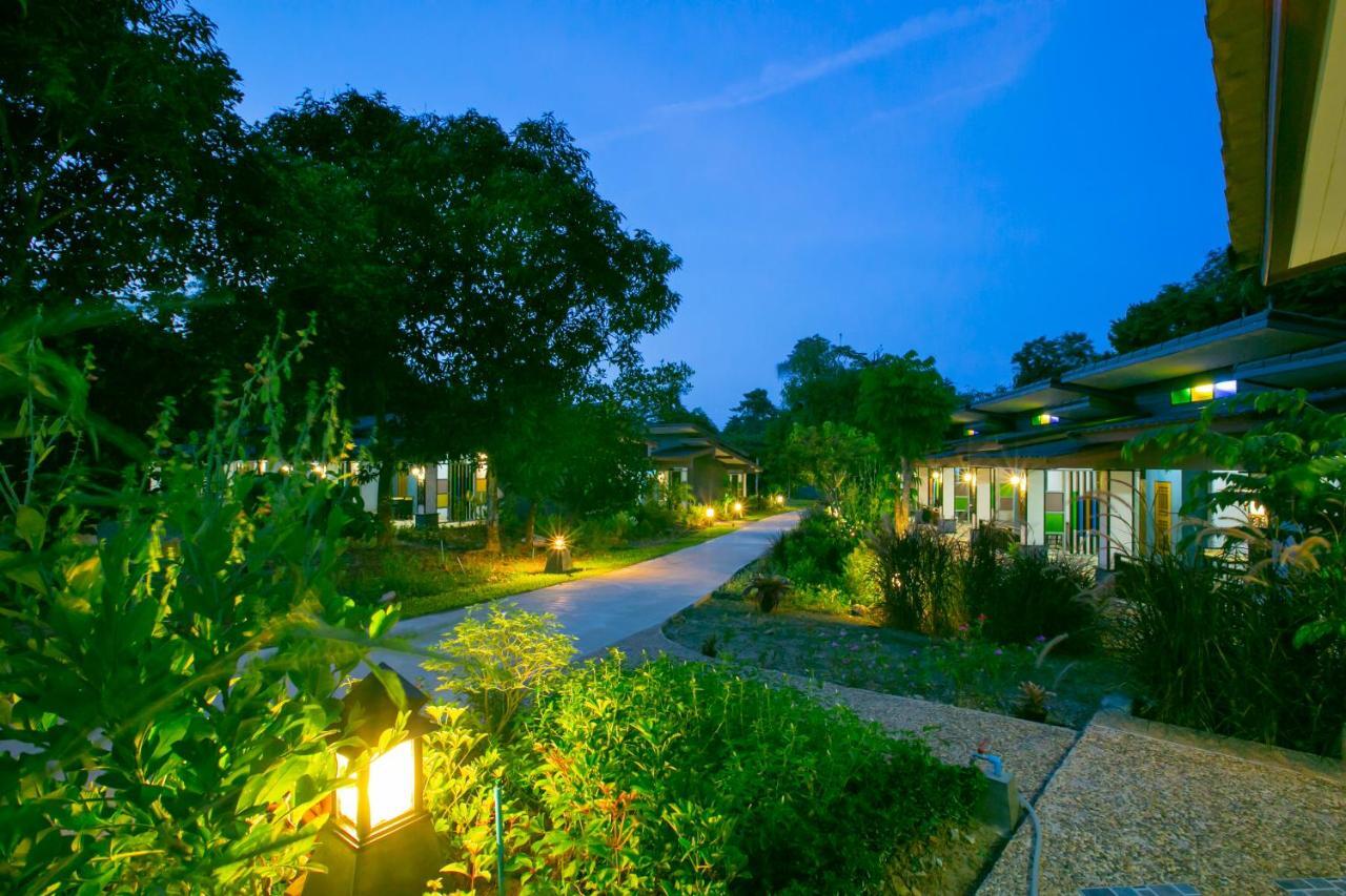 Loft Vintage Chalet Resort Ko Lanta Buitenkant foto
