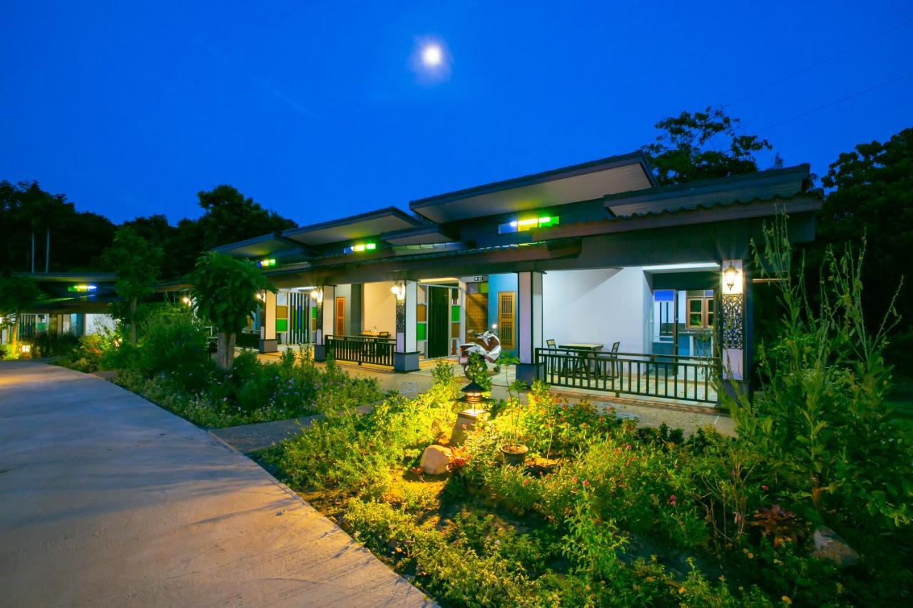 Loft Vintage Chalet Resort Ko Lanta Buitenkant foto