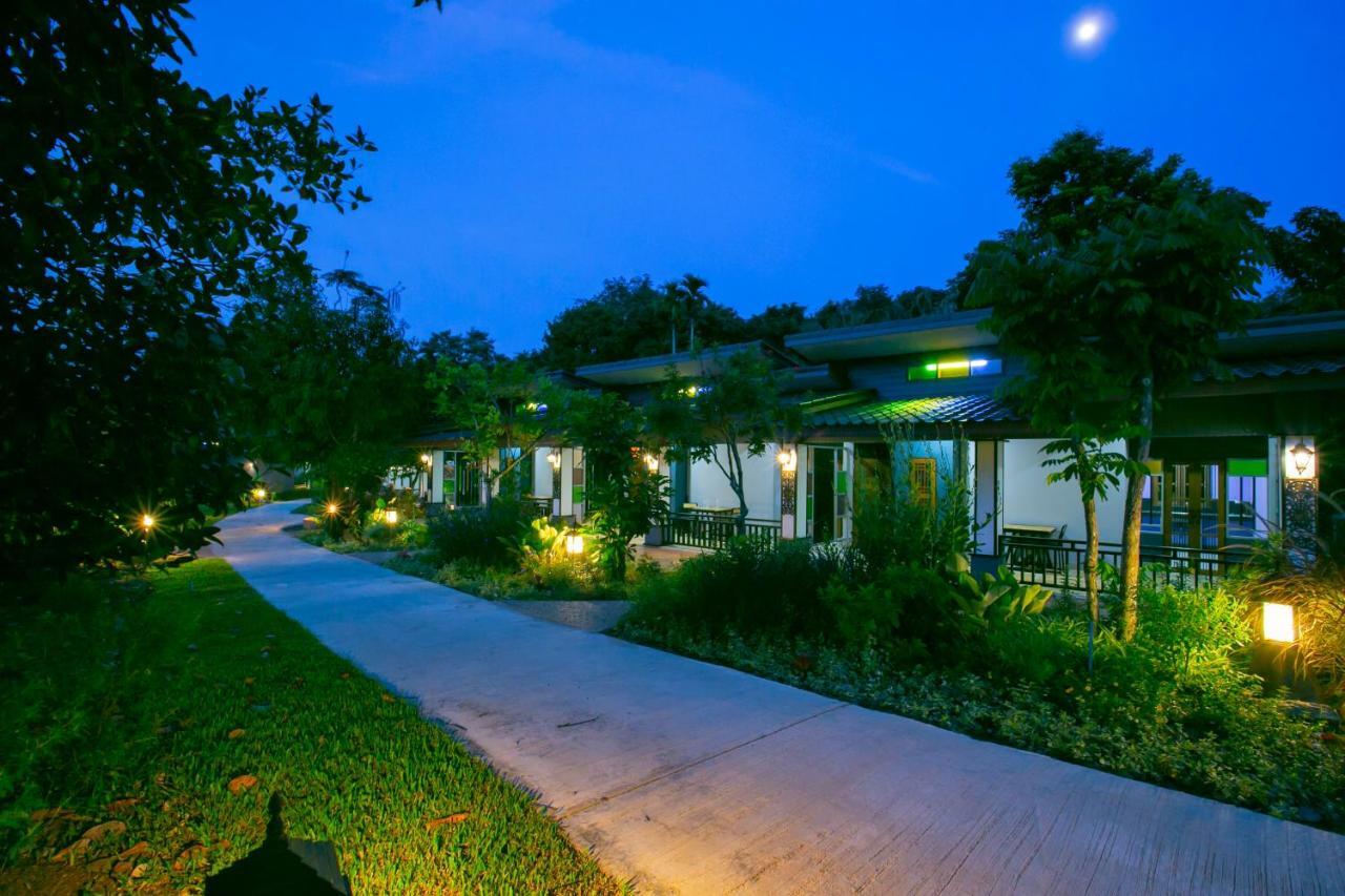 Loft Vintage Chalet Resort Ko Lanta Buitenkant foto